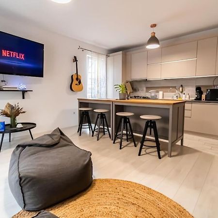 Arte - 2 Bedroom Apartment Near Coresi Mall With Free Parking Braşov Exterior foto